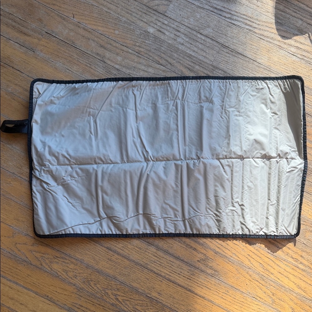 Kate Spade Diaper Bag with changing pad - Picture 11 of 16